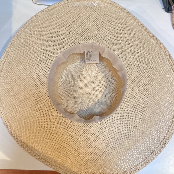 H&M Beach Hat - Picture 4 of 5